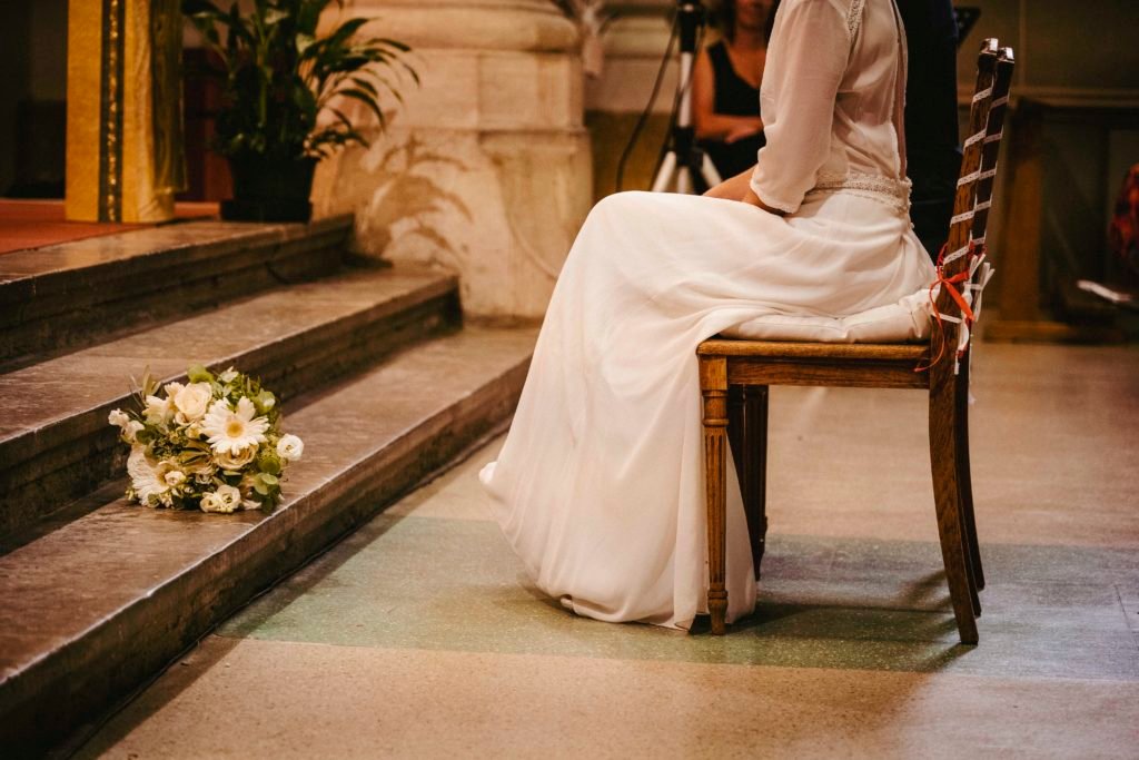 robe et bouquet de mariage